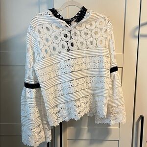 Chic wish White and Black Lace Blouse Medium